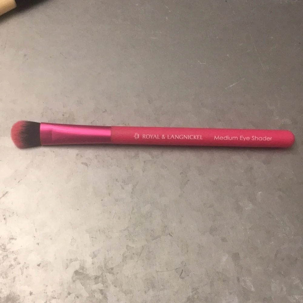Royal & Langnickel medium eye shader